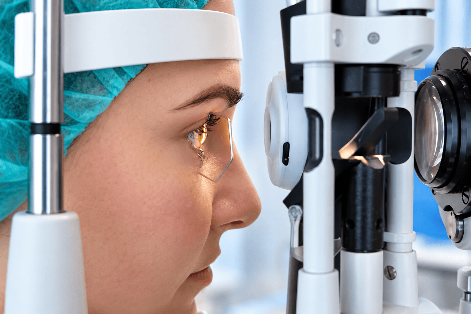 Slit-lamp view of the cornea healing after cross-linking